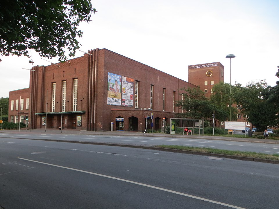 960px-Deutsches_Haus,_Flensburg